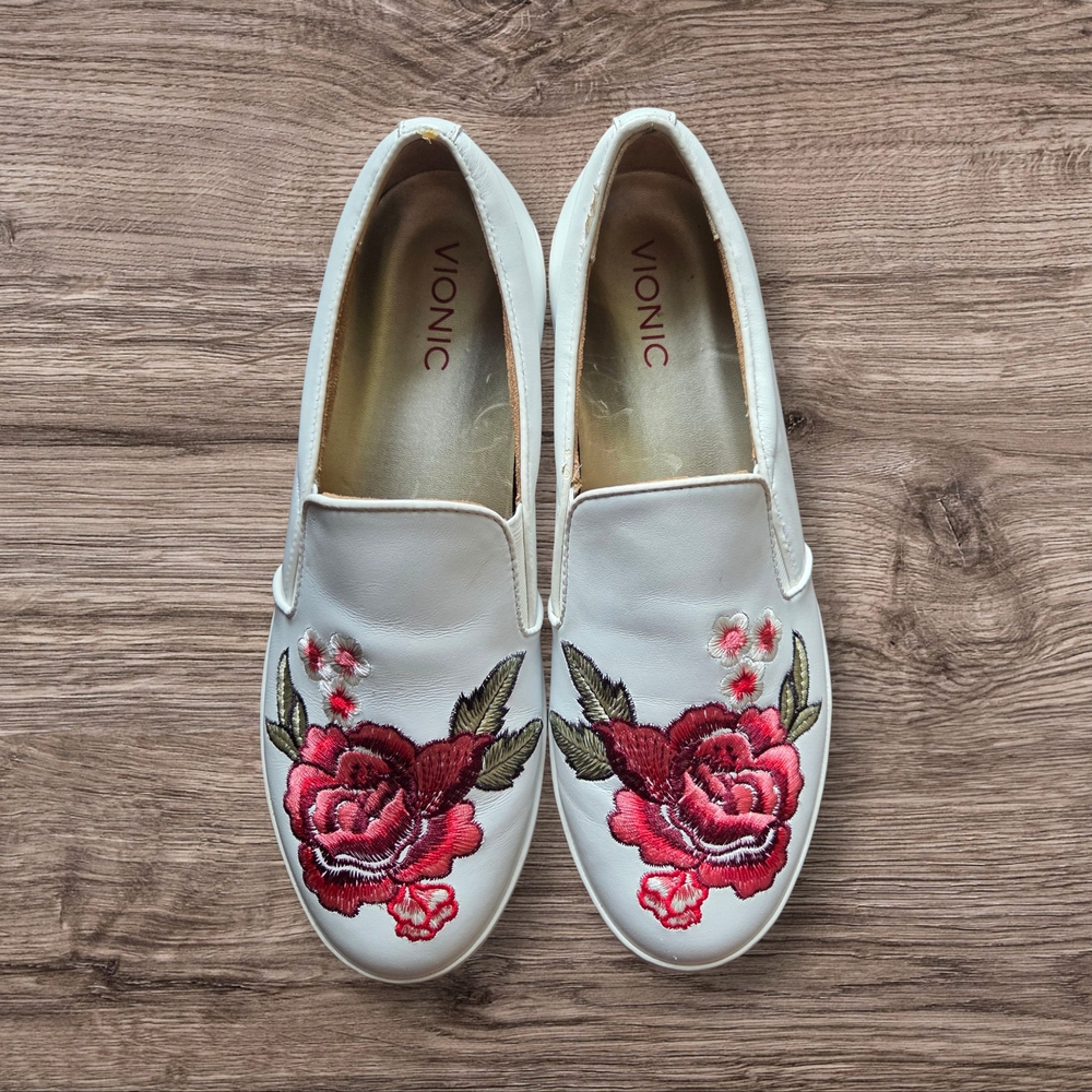 Vionic White Floral Embroidered Loafers